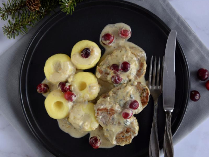 Polędwiczka wieprzowa w sosie z niebieskiego sera