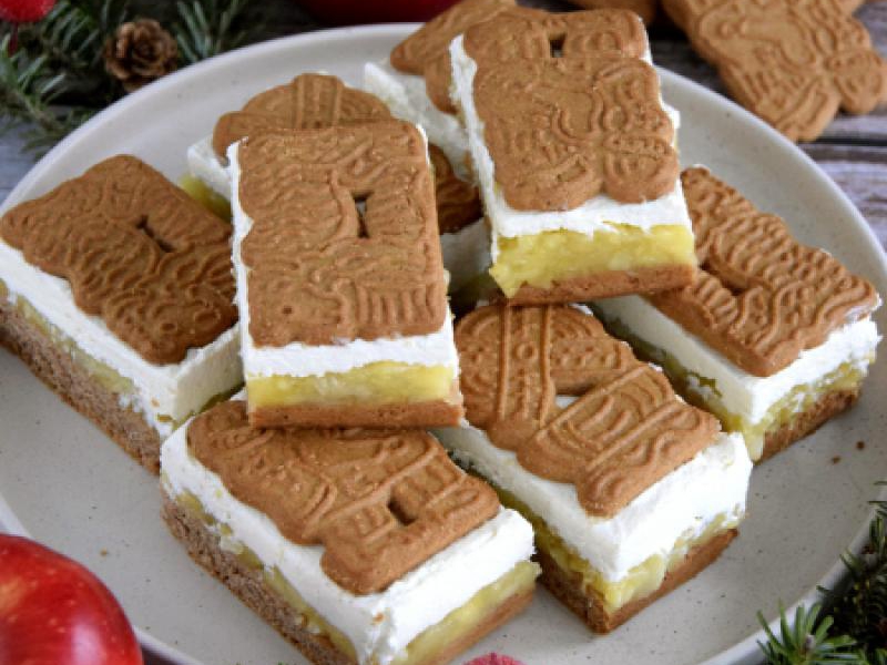 Piernikowe ciasto z mascarpone i jabłkami