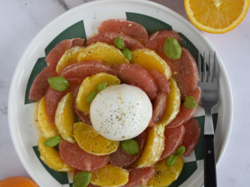 Cytrusowa sałatka z burratą