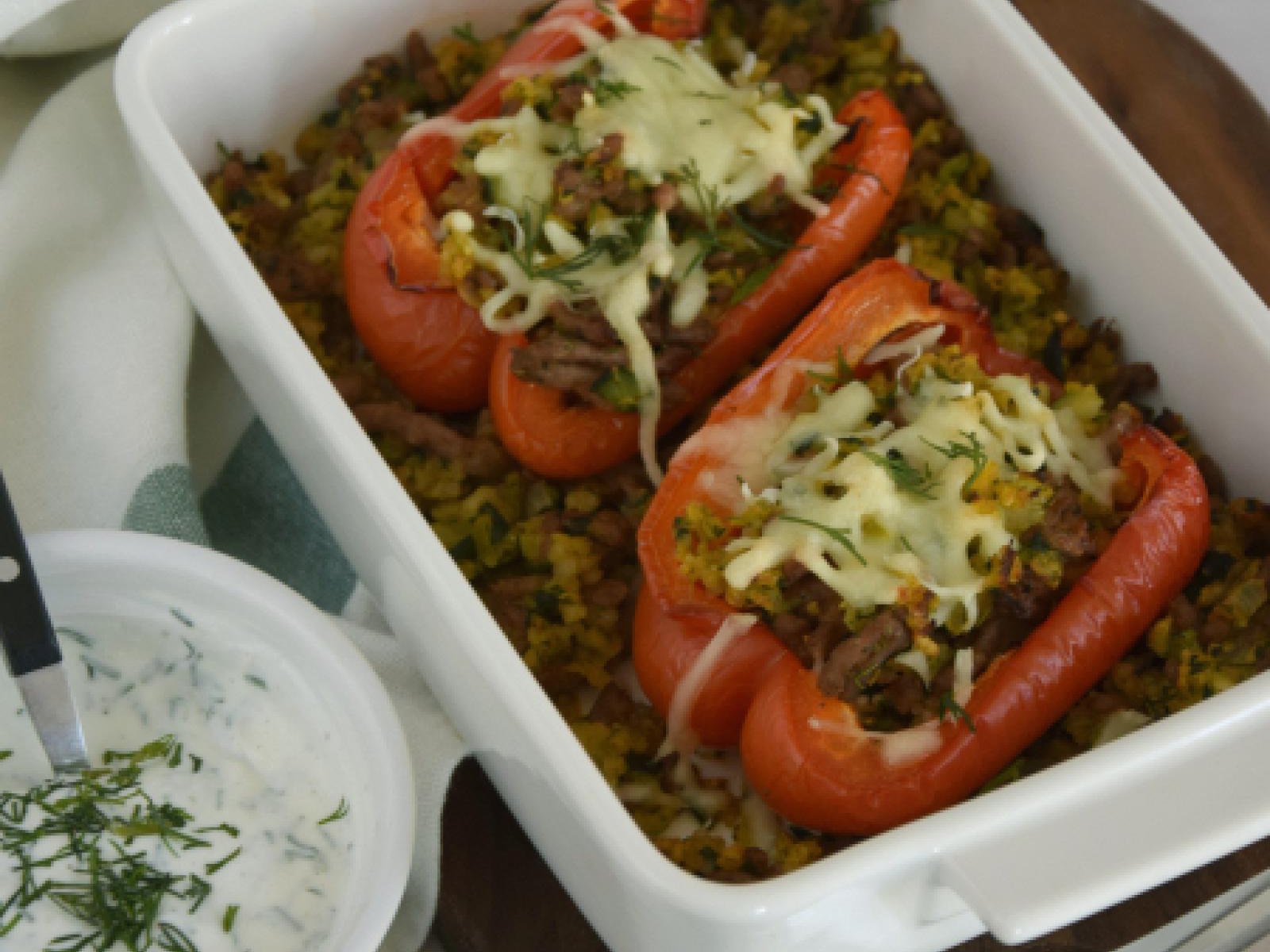 Papryki faszerowane indykiem i zielonymi warzywami