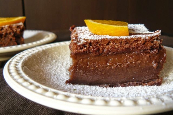 Magiczne ciasto czekoladowe z nutką pomarańczy