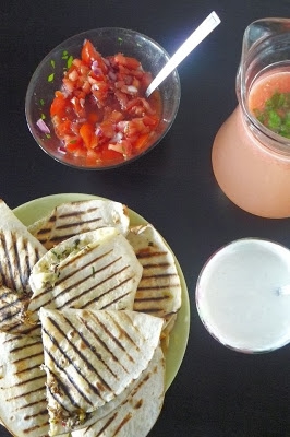 Quesadillas z serem i wołowiną z dodatkiem pomidorowej salsy