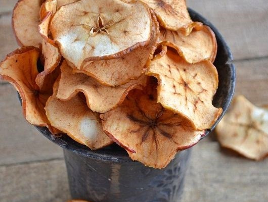 Domowe chipsy jabłkowe - suszone jabłka