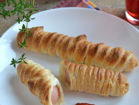 Francuskie hot-dogi (parówki w cieście francuskim)