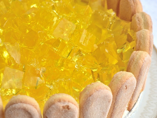 Cytrynowy sernik na zimno z kryształkami