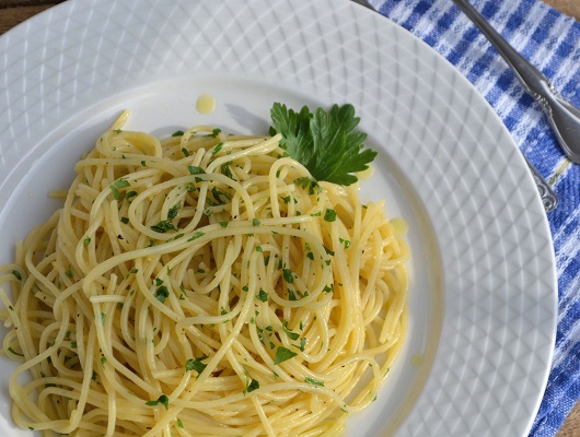 Spaghetti aglio e olio - z czosnkiem i oliwą