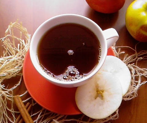 Rozgrzewająca jabłkowo - cynamonowa herbatka