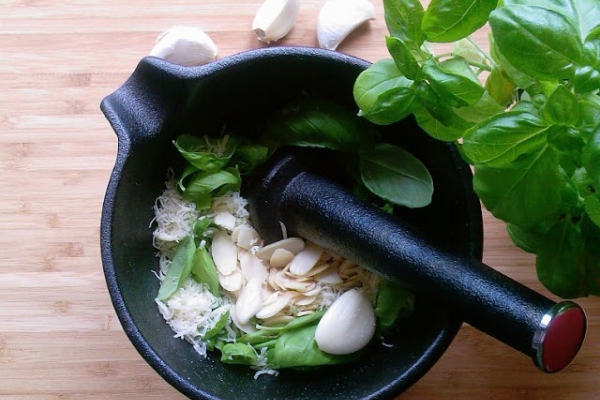Pesto bazyliowo - migdałowe