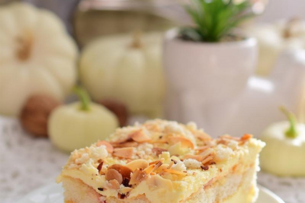 Ciasto Malakoff z cointreau i frużeliną wiśniową