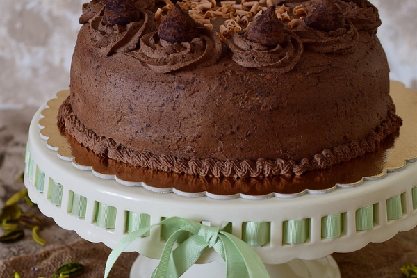 Tort śmietanowo- czekoladowy z wiśniami i truflą