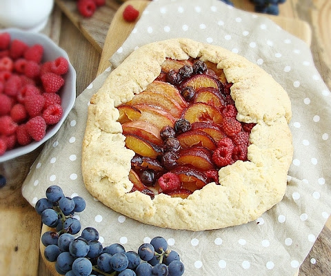 Rustykalna tarta z owocami jesieni