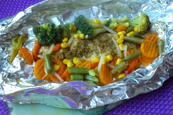 Morszczuk z warzywami pieczony w foli