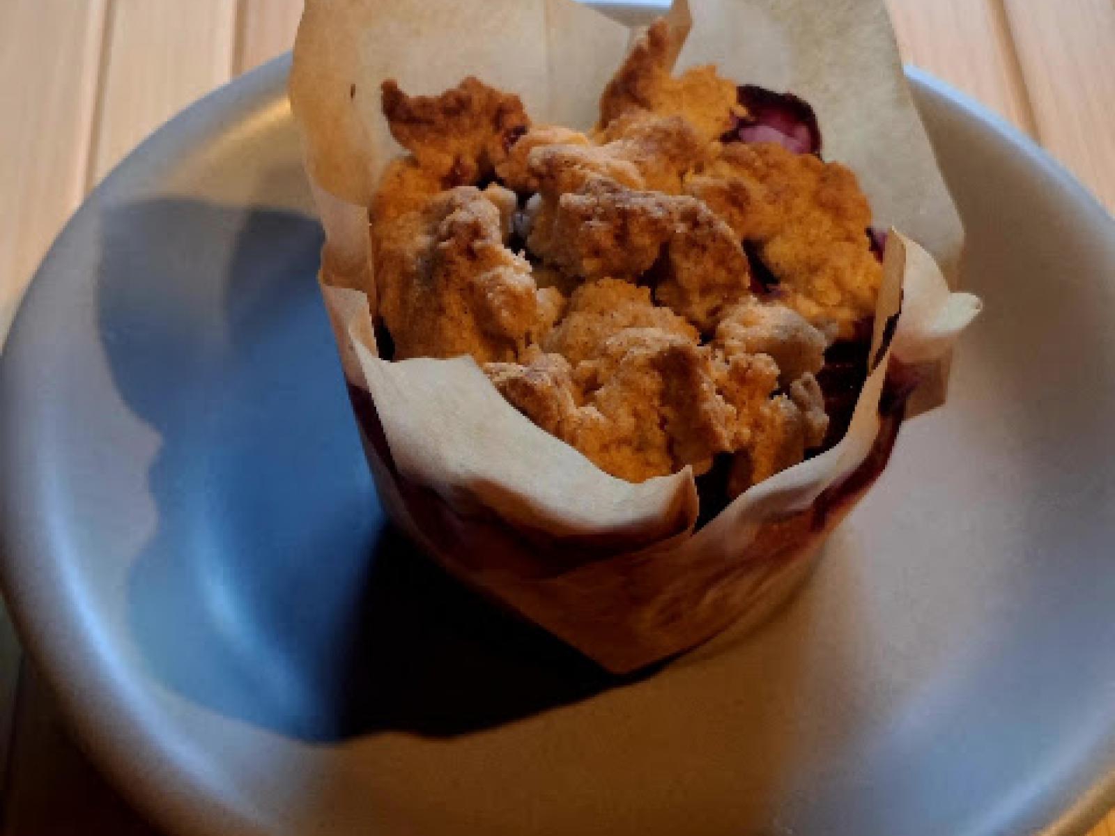 Muffinki ze śliwkami i cynamonową kruszonką z Air Fryera