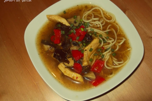 Zupa orientalna z makaronem