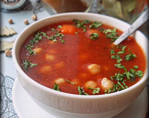 Zupa  pomidorowa z ciecierzycą