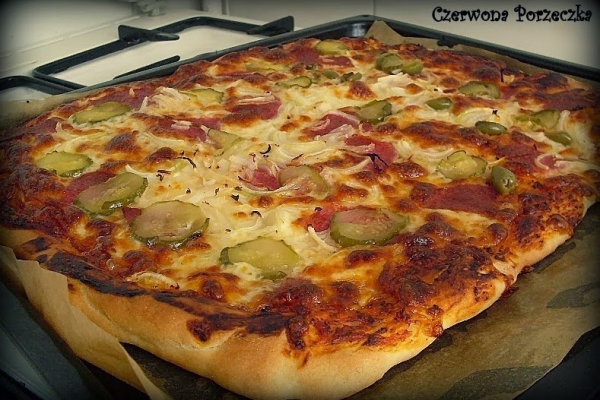 Pizza na chrupiącym, cienkim cieście :)