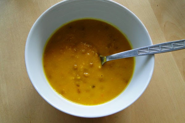 Zupa dyniowa na ostro z dodatkiem gotowanej pszenicy lub orkiszu