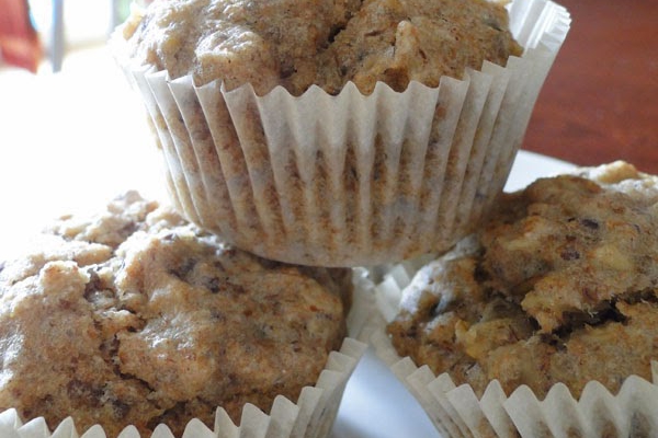 Słodko-słone wegańskie muffinki owsiane z pestkami dyni i syropem klonowym