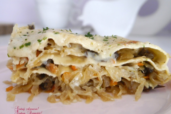 Lazania (lasagne) z kiszoną kapustą i grzybami