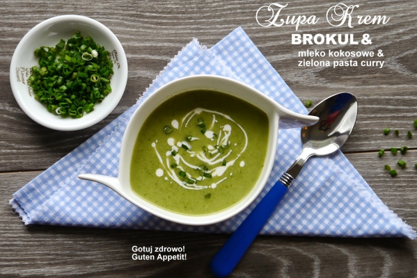 Zupa krem z brokuła na mleku kokosowym z zieloną pastą curry