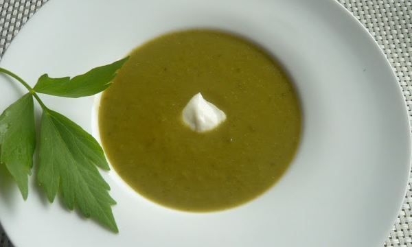 Zupa krem z kalarepy z lubczykiem - wegeteriańska. Wartości odżywcze kalarepy