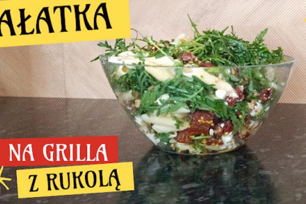 Sałatka do grilla z rukolą, suszonymi pomidorami i serem feta