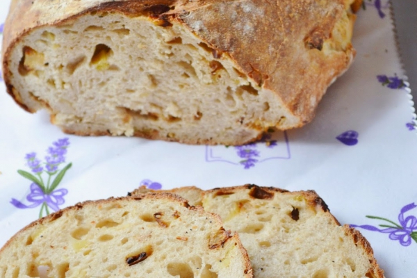 Majowa Piekarnia - Chleb z pieczonymi ziemniakami i rozmarynem