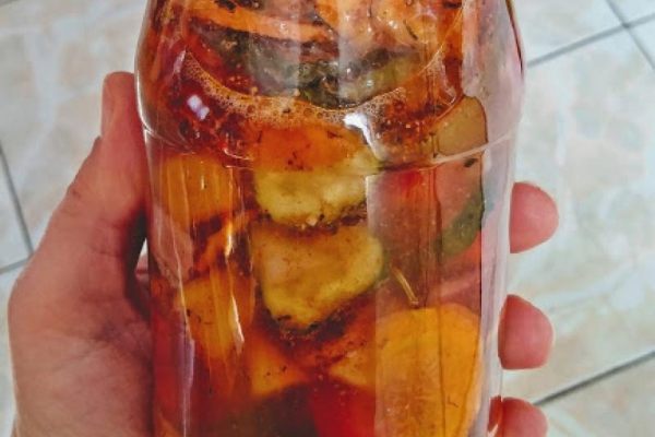 Sałatka z ogórków (+papryka,marchew,cebula, czosnek) w zalewie gyros