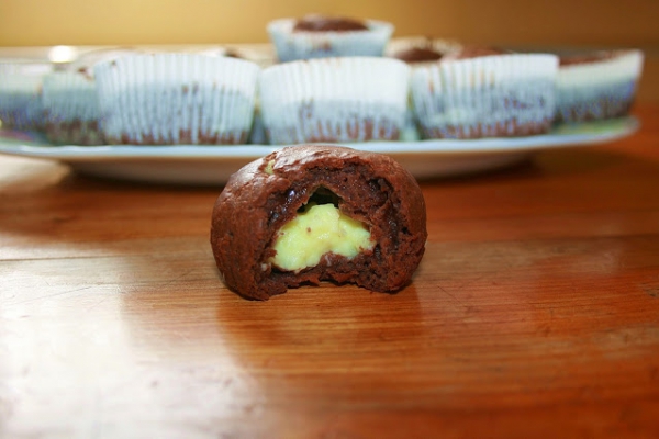 Kakaowe muffinki z budyniem śmietankowym
