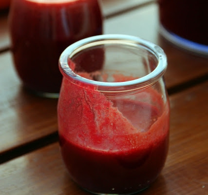 Naturalny sok z buraków z jabłkiem, marchewką i imbirem