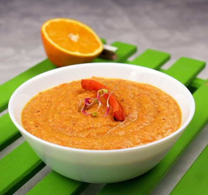 Zupa krem z pieczonej marchewki z mleczkiem kokosowym i sokiem z pomarańczy