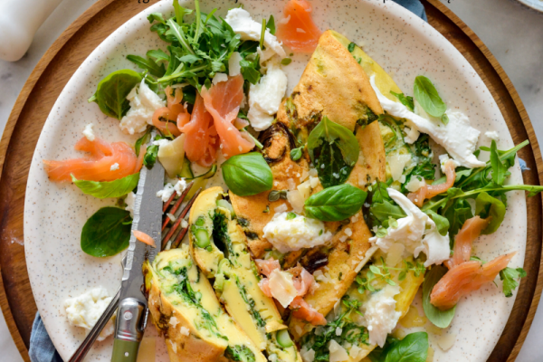 Omlet ze szparagami, łososiem i mozzarellą- FIT przepis na DIECIE NISKOWĘGLOWODANOWEJ