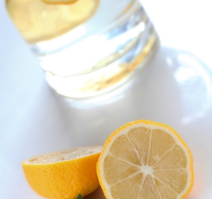Zacznij dzień od szklanki wody z cytryną