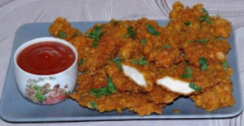 Chrupiący kurczak w płatkach kukurydzianych.