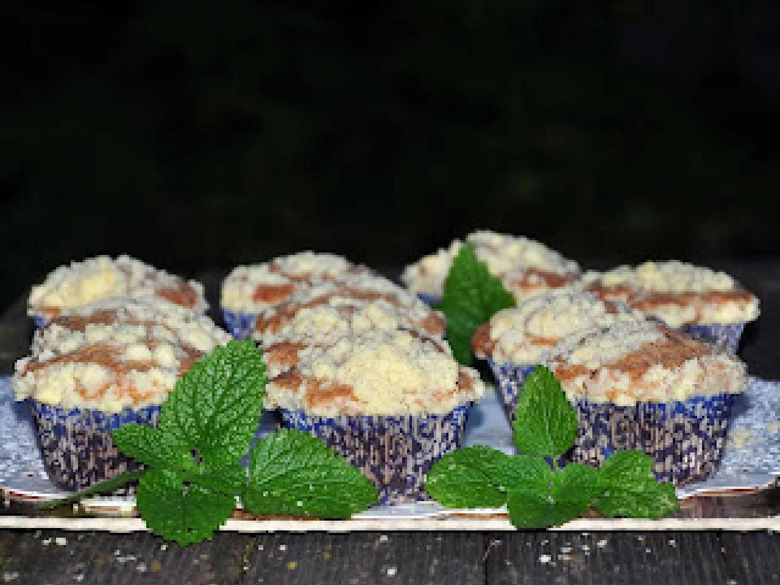 Mięciutkie i wilgotne muffinki z gruszką i kruszonką