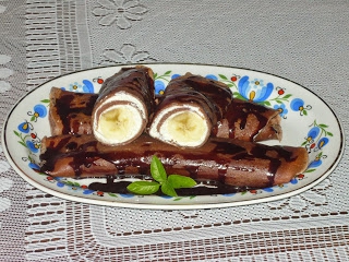 Naleśniki czekoladowe z serem i bananami