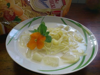 Gruszkowa zupa z makaronem