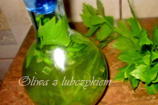 Oliwa aromatyzowana lubczykiem