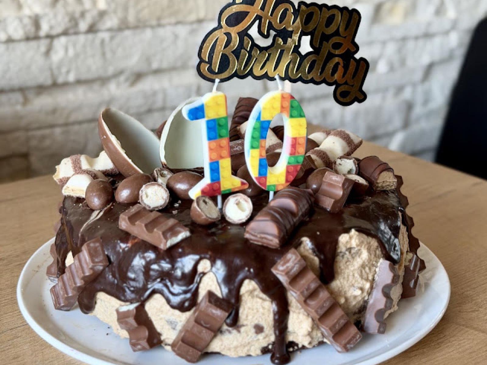 Tort Kinder z kremem orzechowym