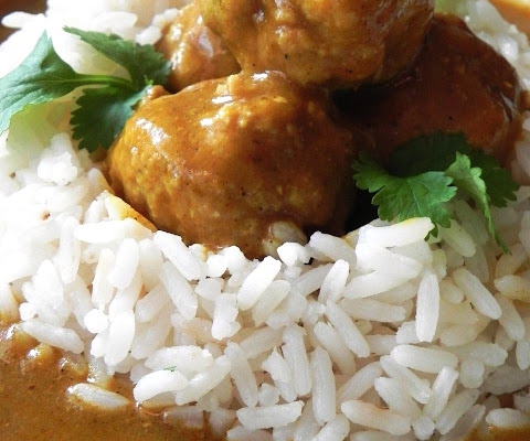 Malutkie klopsiki w pikantnym, chinskim curry