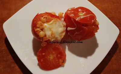Pomidory faszerowane makaronem i mozzarellą