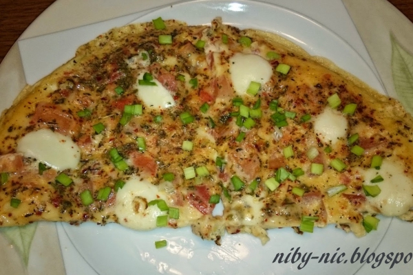 Czosnek, chilli i pomidory - czyli omlet z pikantną nutką :)