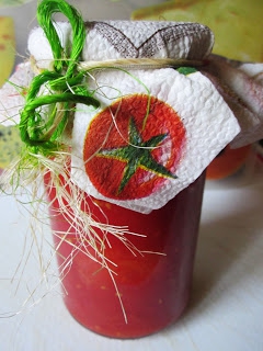 Pomidory pelati w przecierze pomidorowym do słoików na zimę