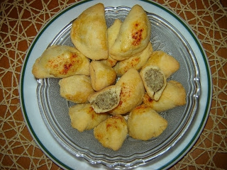 Drożdżowe pierożki pieczone z soczewicą- wegetariański kibiny