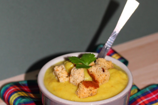 Zupa-krem z żółtego groszku z cukinią :)