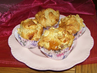 Muffinki z masłem orzechowym i  krówkami  :)