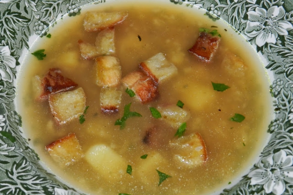 Zupa czosnkowa z ziemniakami ( Česneková polévka )