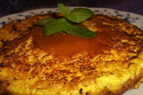 Omlet biszkoptowy z kokosem i dżemem z rokitnika