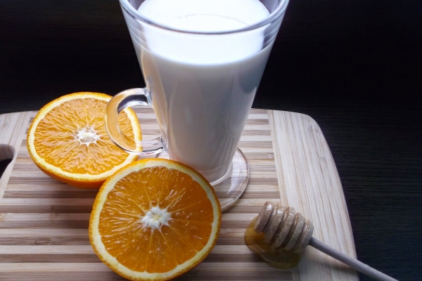 Napój jogurtowy o smaku pomarańczy
