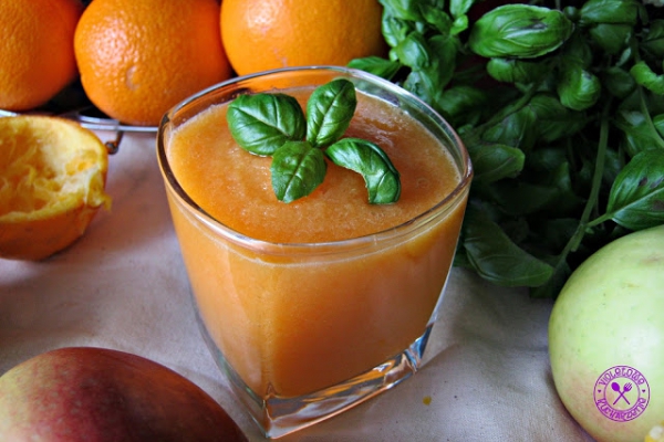 Koktajl witaminowy z pomarańczy i marchewki